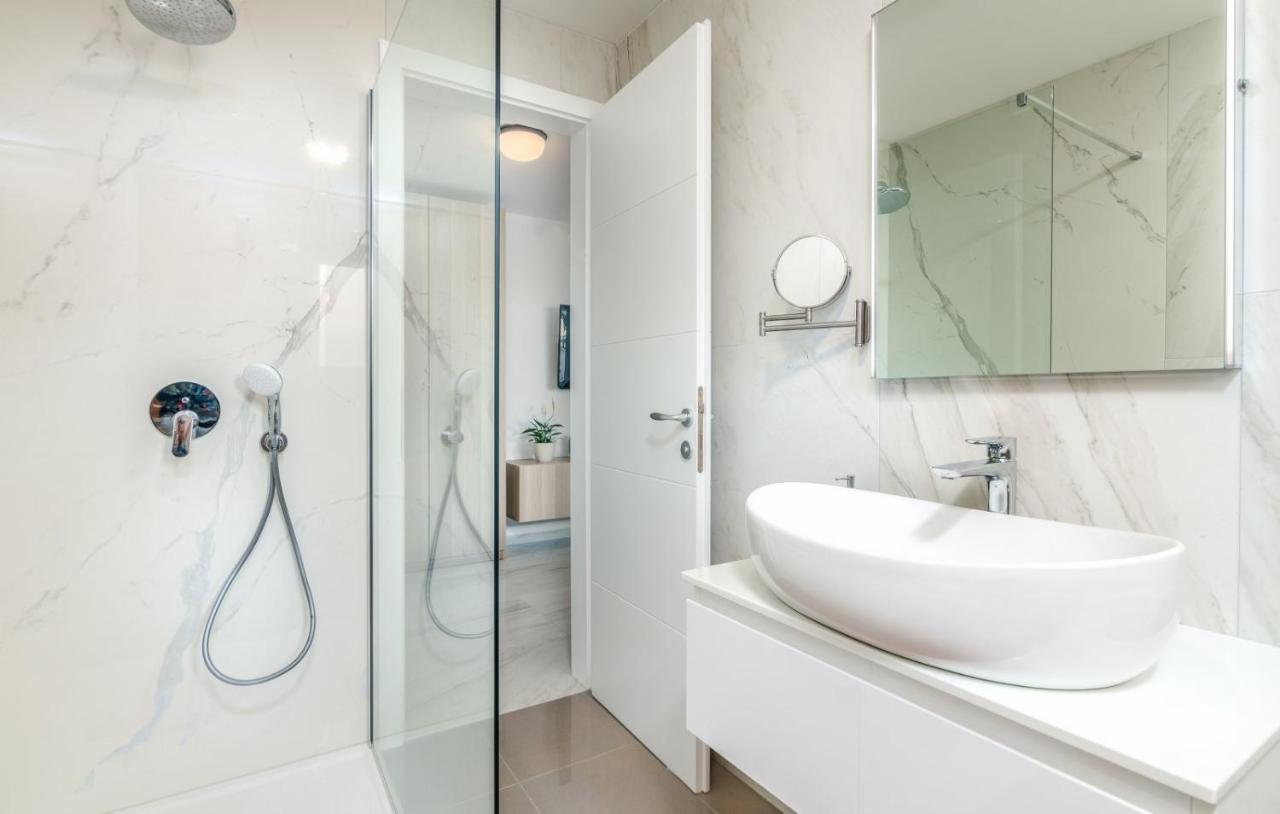 Modern Apartments Elle Malinska Вантачичі Екстер'єр фото